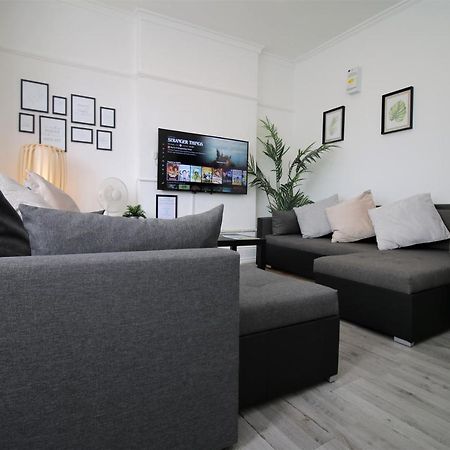 Free Local Parking - Fast Wifi - Sleeps 10 Guests By Property Promise Cardiff Exterior photo