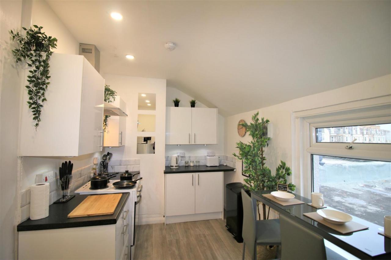 Free Local Parking - Fast Wifi - Sleeps 10 Guests By Property Promise Cardiff Exterior photo